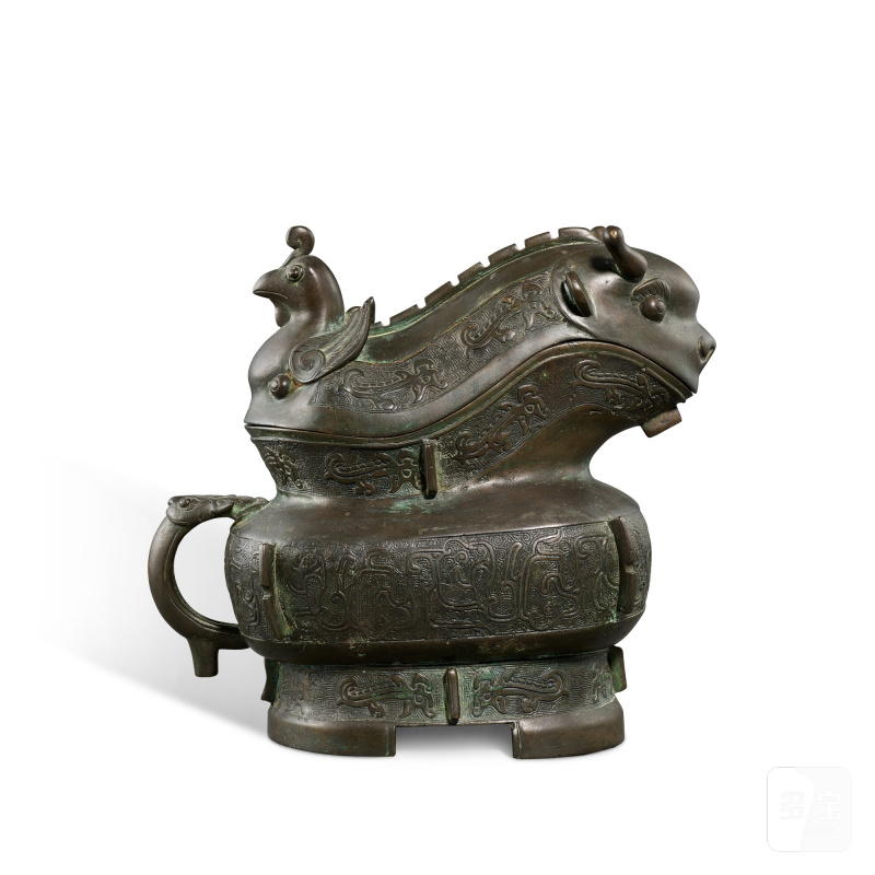 An inscribed bronze archaistic 'dragon and phoenix' wine vessel, gong, Yuan - Ming Dynasty | 元至明 青銅仿古龍鳳紋觥 - 图4